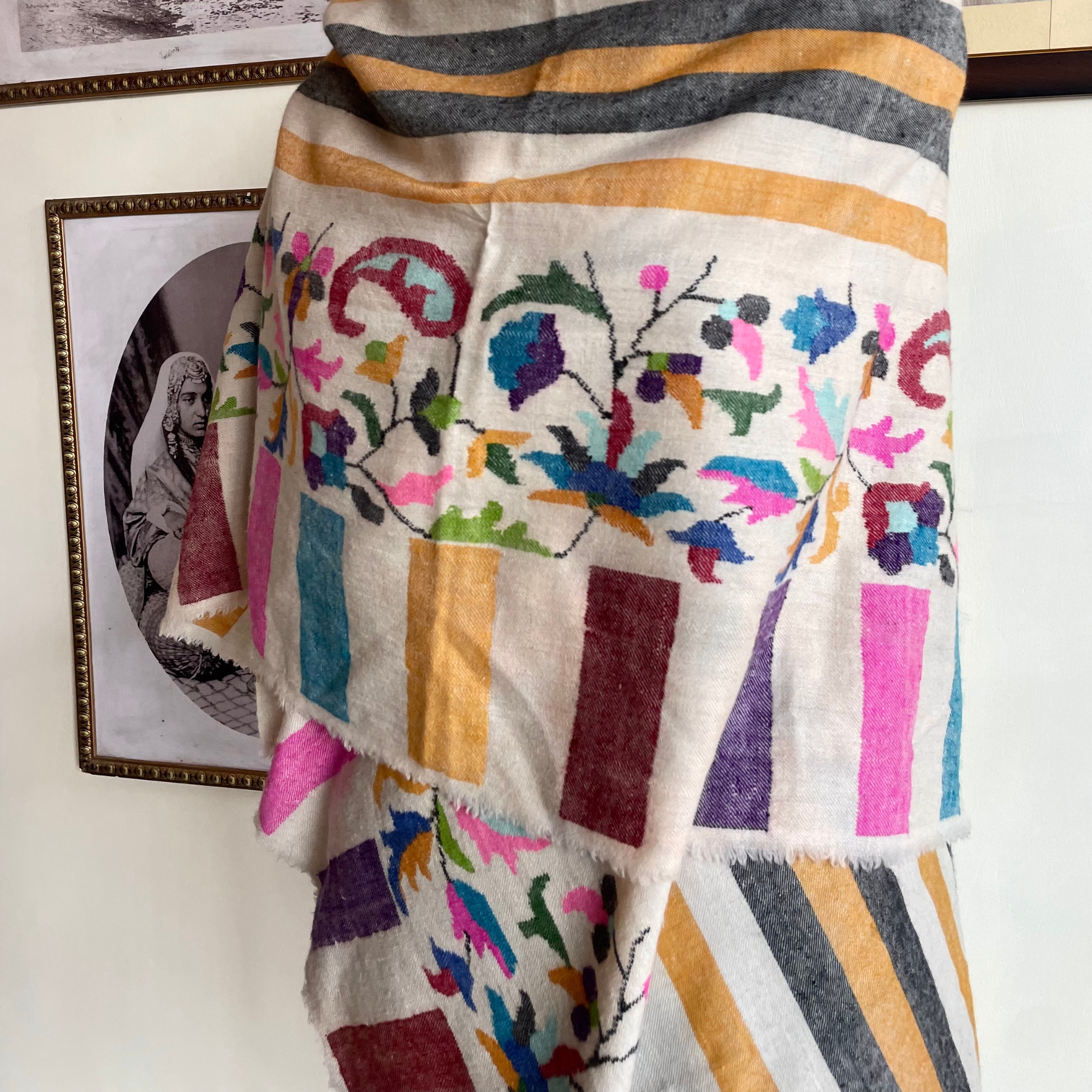Semi-Kani Handwoven Kashmiri Pashmina Shawl - Image 3