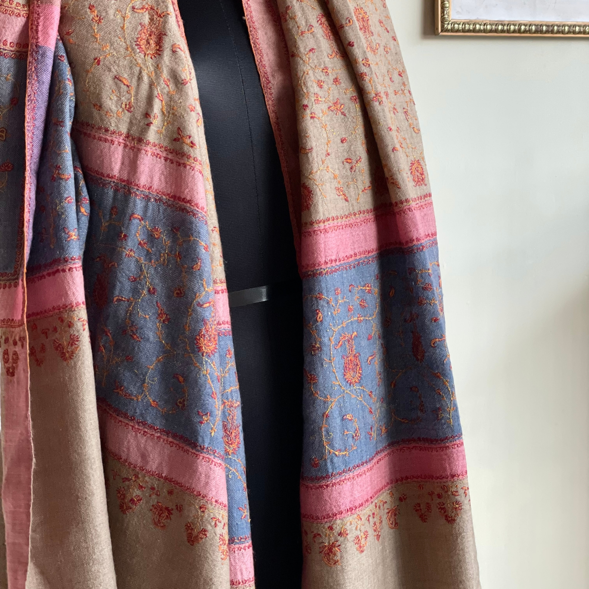 Royal Sozni Jaal Kashmiri Pashmina Shawl – Hand-Embroidered Heirloom - Image 4